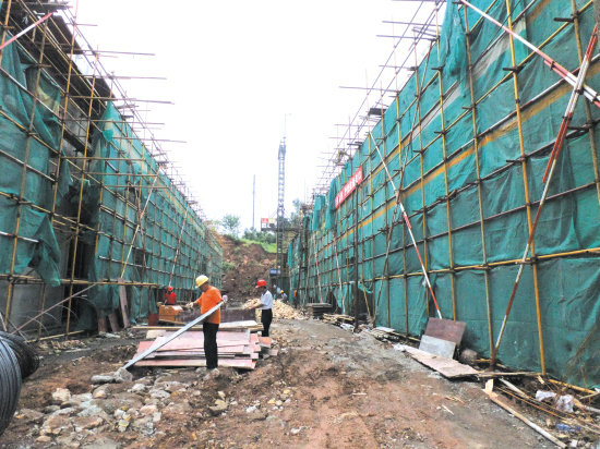 正在建設中的倉儲中心。吳瓊敏 攝.jpg